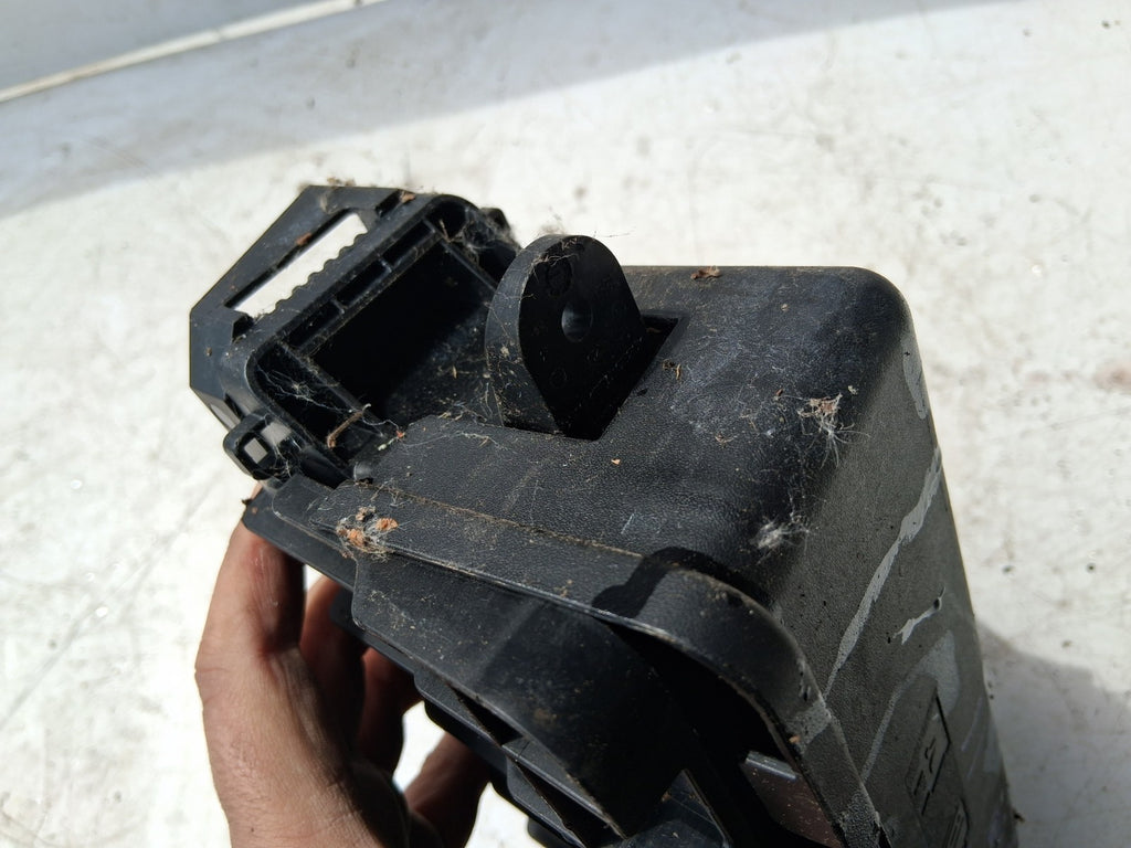 2016 VOLVO V40 1.6 DIESEL FUSE BOX RELAY ASSEMBLY