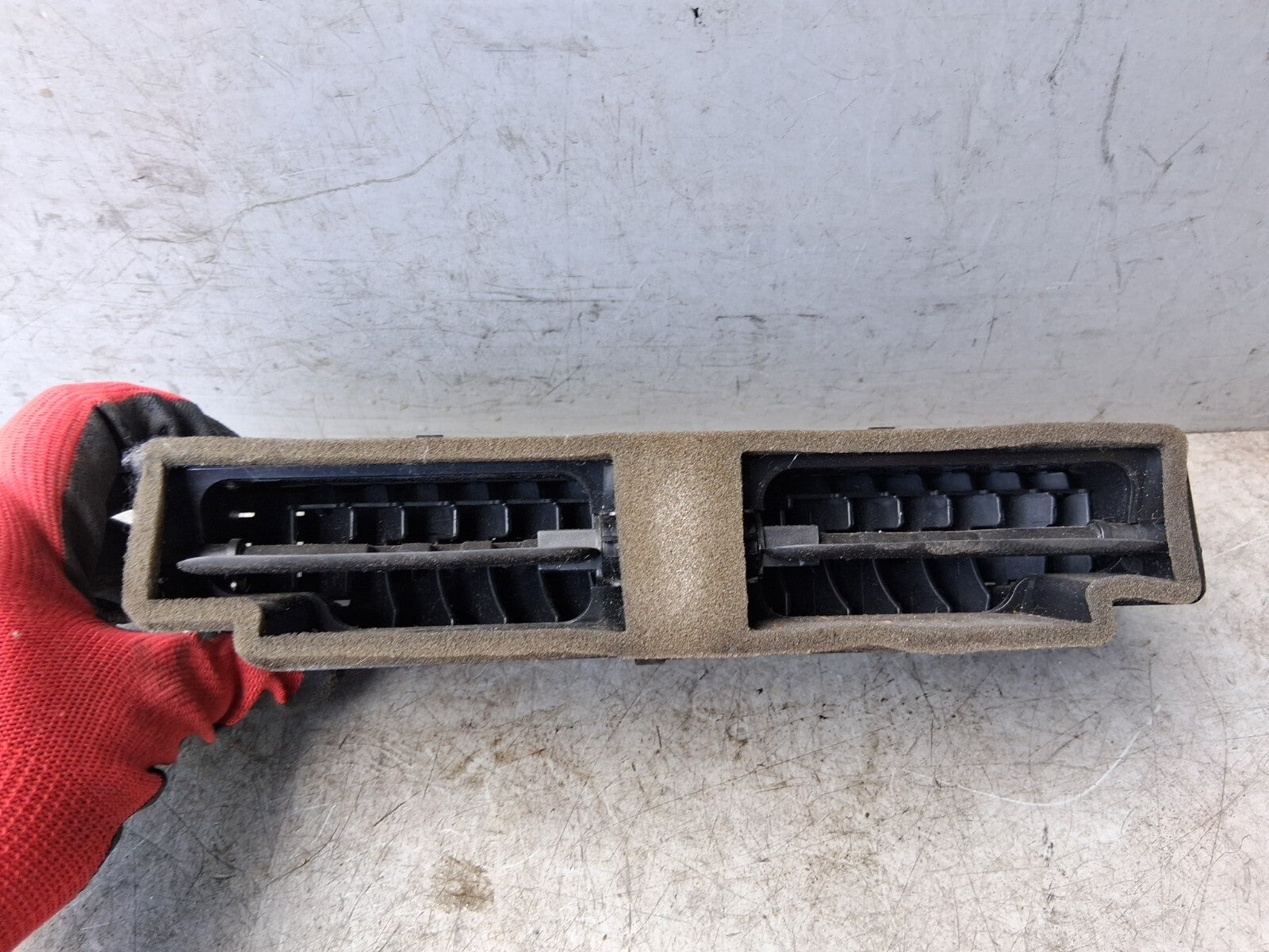 2011 AUDI A4 CENTRE DASHBOARD FRONT AIRVENT 8T2820951B
