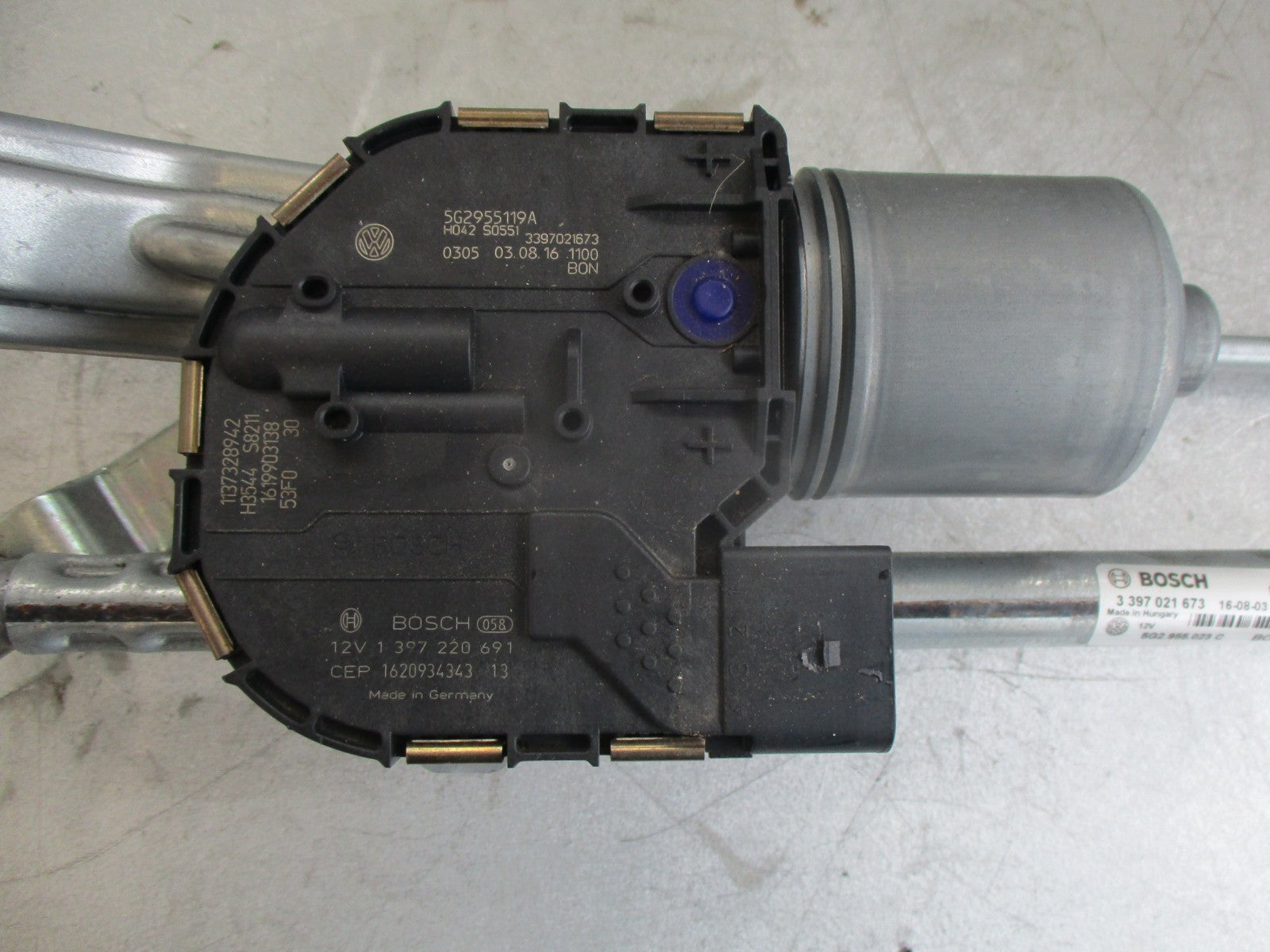 VOLKSWAGEN VW GOLF MK7 2016 FRONT WINDSCREEN WIPER MOTOR LINKAGE ARMS 5G2955119A