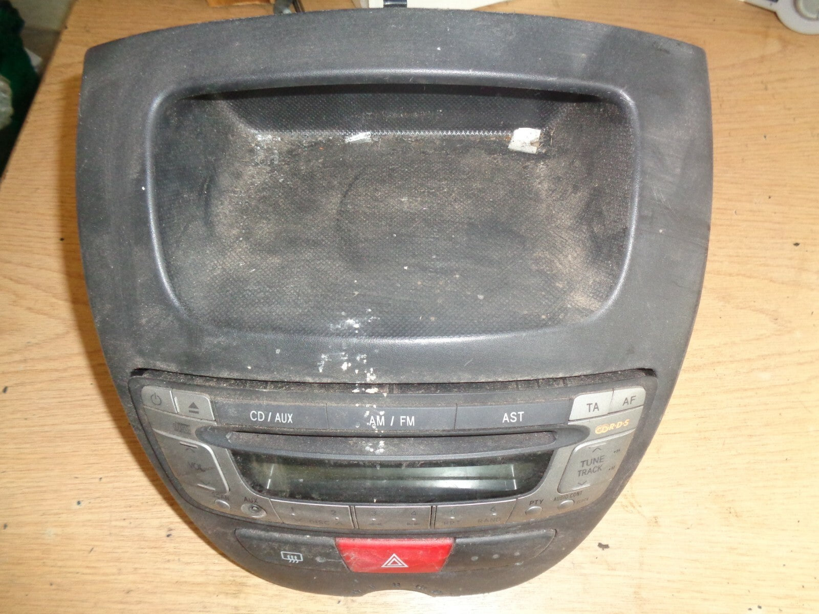 PEUGEOT 107 5 DOOR CENTRE CONSOLE CD PLAYER 554050H010