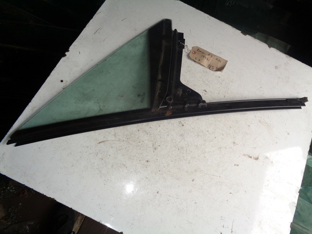 BMW Z3 1997 E36 OSF DRIVER SIDE FRONT QUARTER GLASS