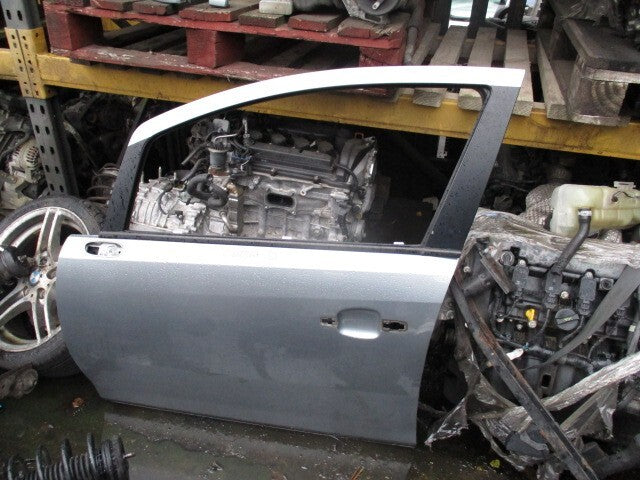 2010 VAUXHALL CORSA D 5 DOOR NSF PASSENGER SIDE FRONT DOOR SILVER LAKE Z179