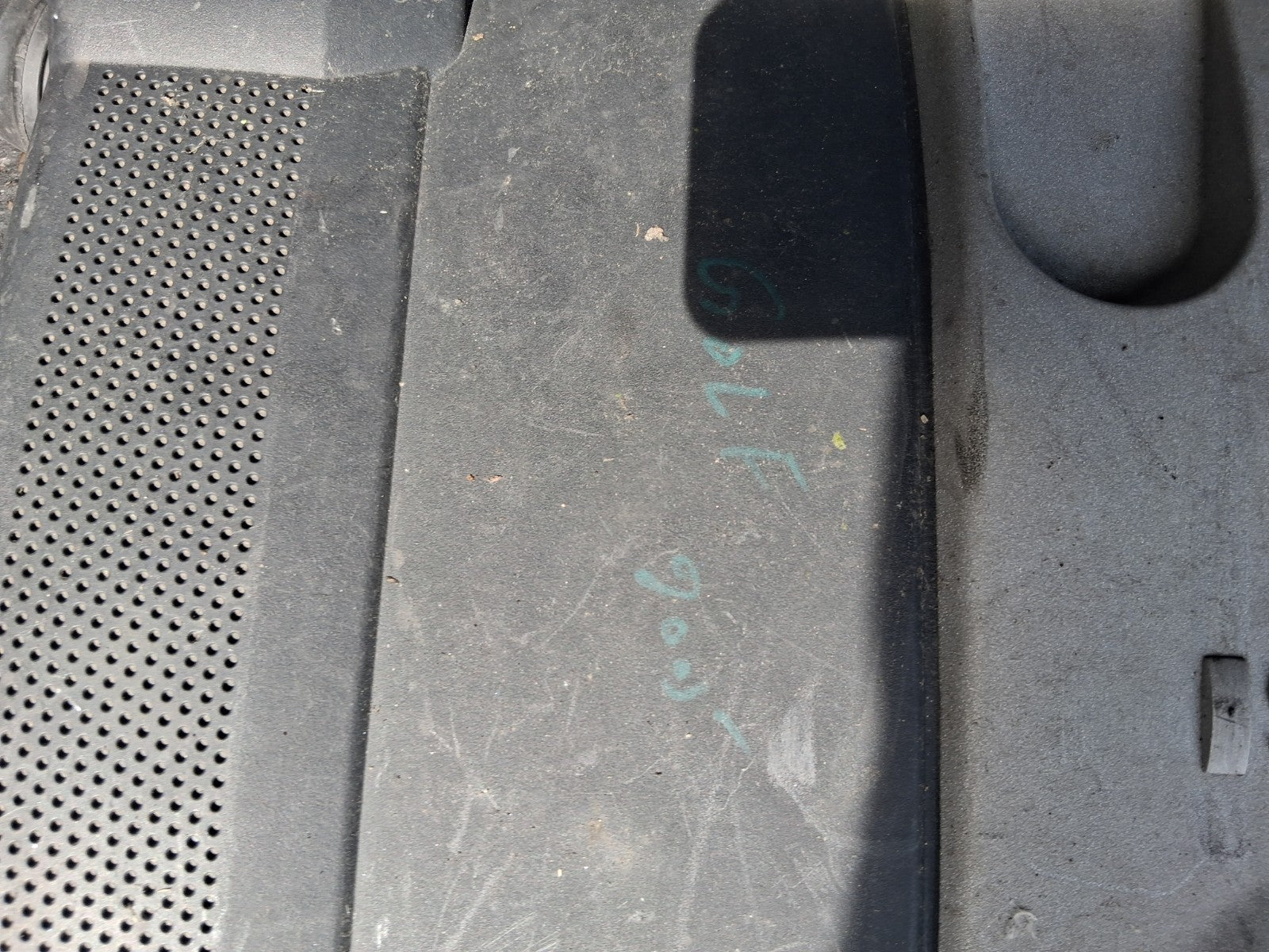 VW VOLKSWAGEN GOLF 2005 MK5 ENGINE COVER TOP LID 03C129607K