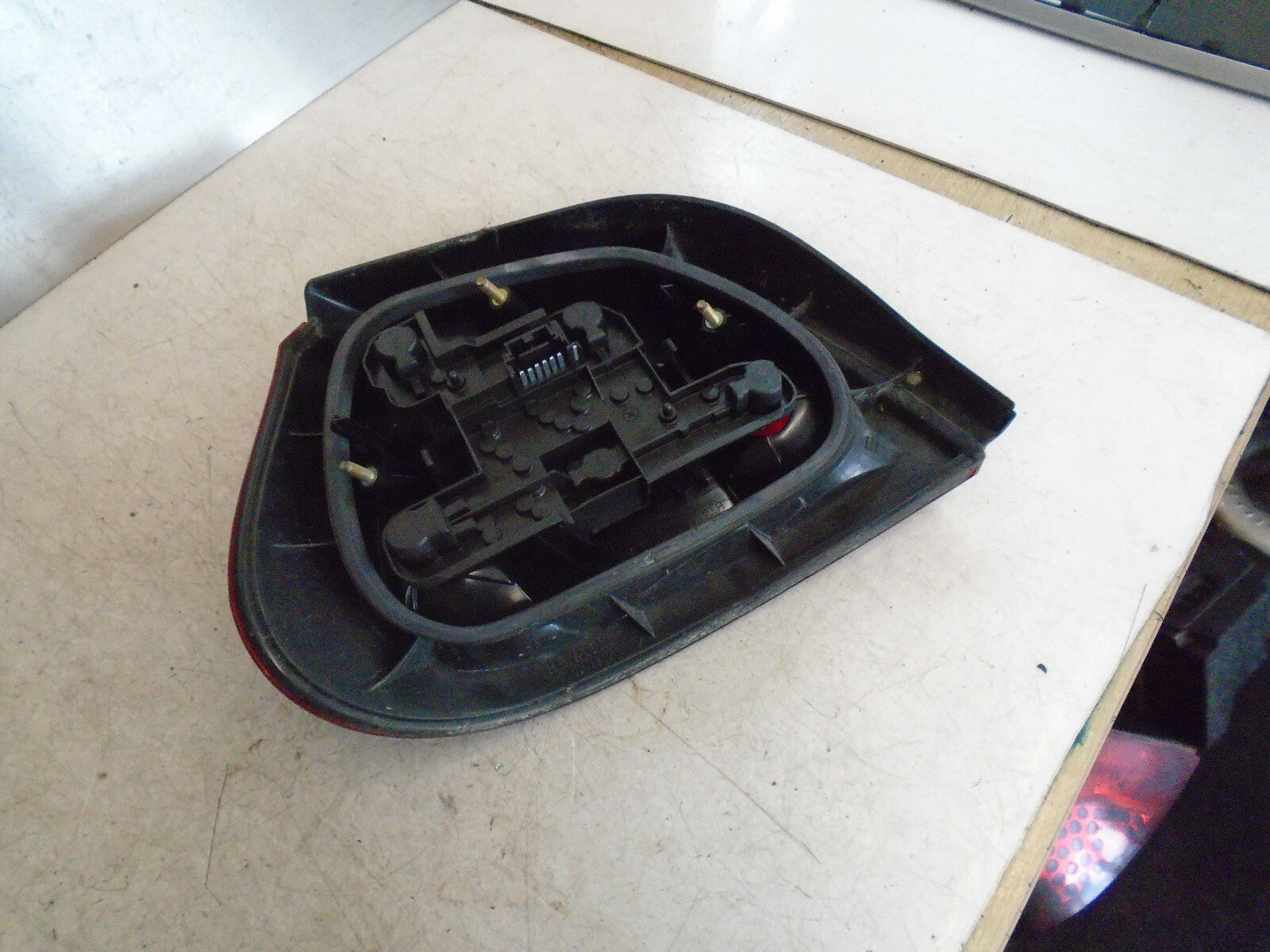 RENAULT MEGANE MK1 1996 OSR DRIVER SIDE REAR TAIL LIGHT 7700428321