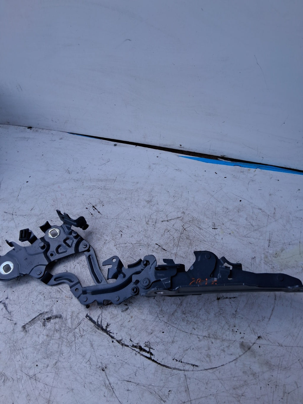 2024 BMW 2 SERIES SIDE FRONT BONNET HINGES 7450924