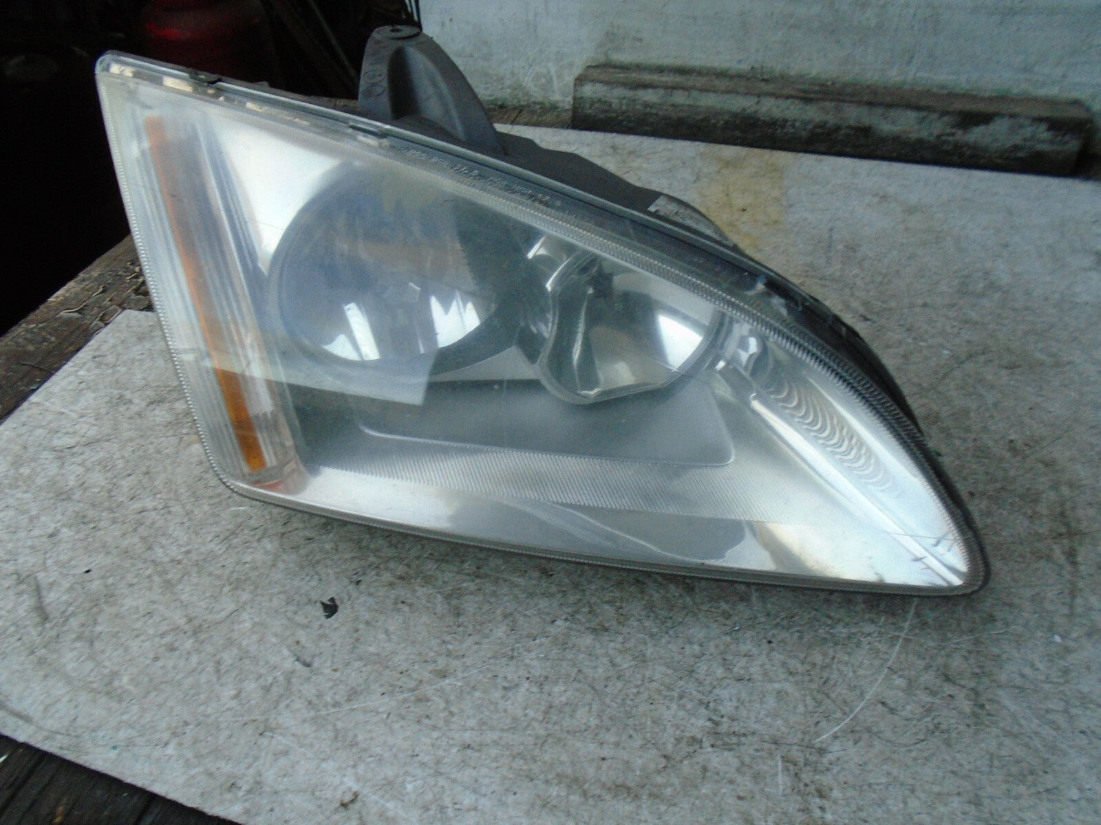 FORD FOCUS 2009 MK2 OSF FRONT DRIVER SIDE HEADLIGHT HEADLAMP