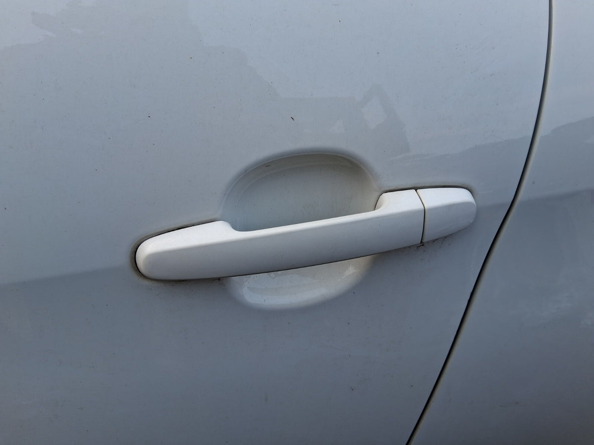 2020 TOYOTA AYGO MK2 NSF PASSENGER SIDE FRONT EXTERIOR DOOR HANDLE WHITE