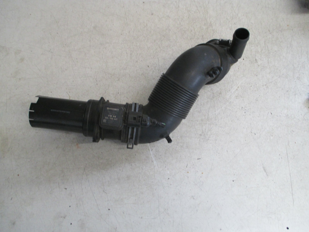 VOLKSWAGEN PASSAT B7 TURBO CHARGER AIR INTAKE INLET PIPE 3L0129654M