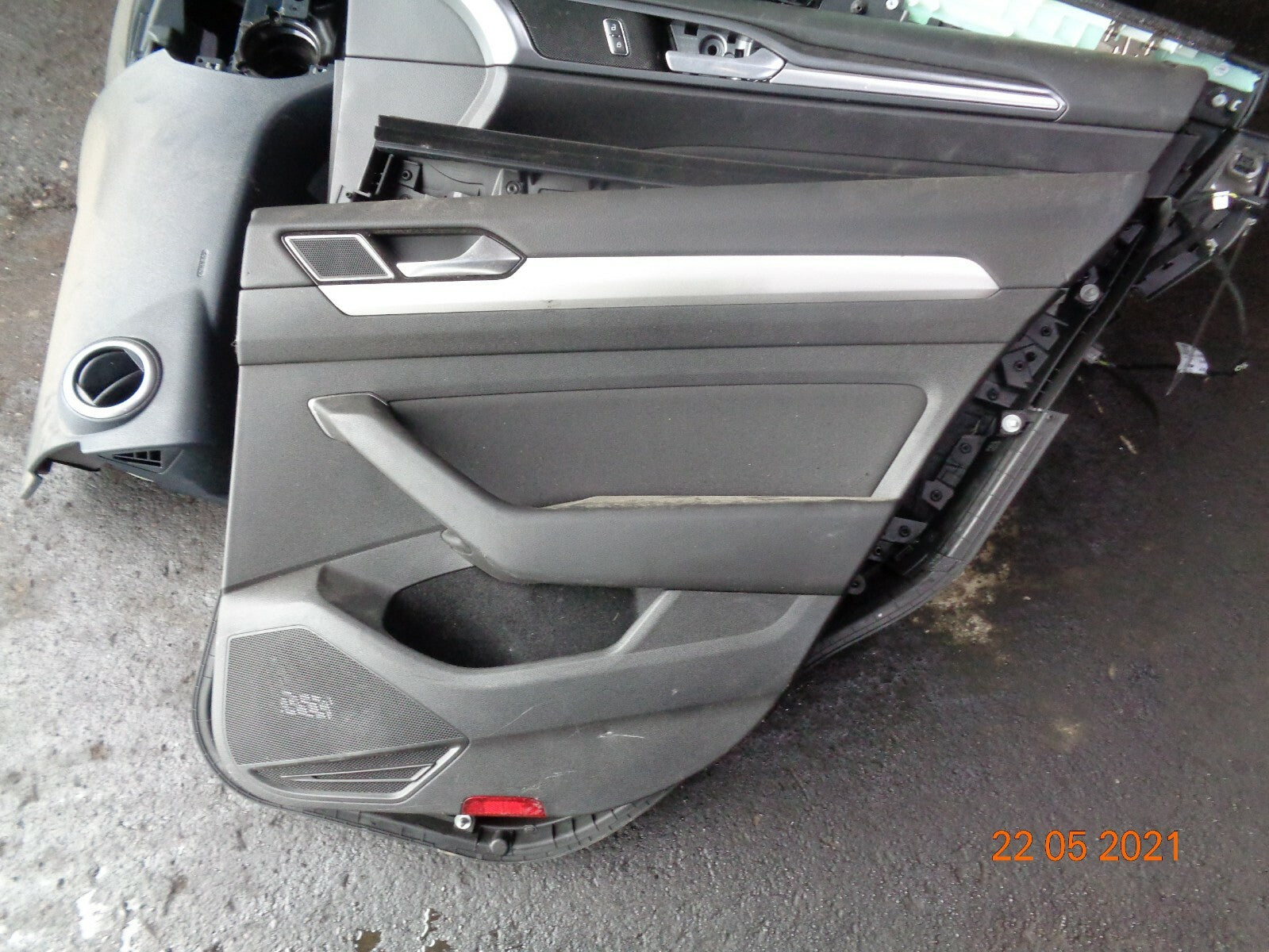 VOLKSWAGEN PASSAT 2018 OSR DRIVER SIDE REAR PLASTIC DOOR CARD PANEL LEATHER