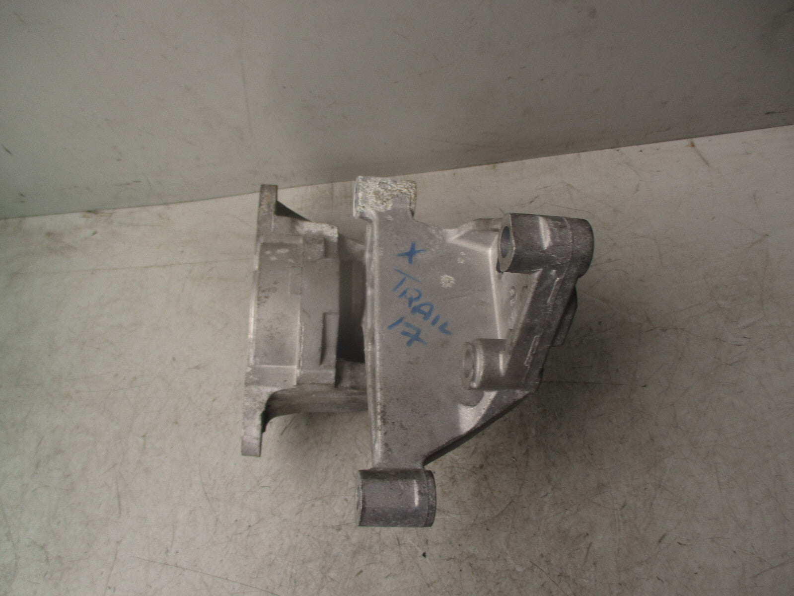 2017 NISSAN X TRAIL 1.3 PETROL OS DRIVER SIDE RIGHT ENGINE MOUNT