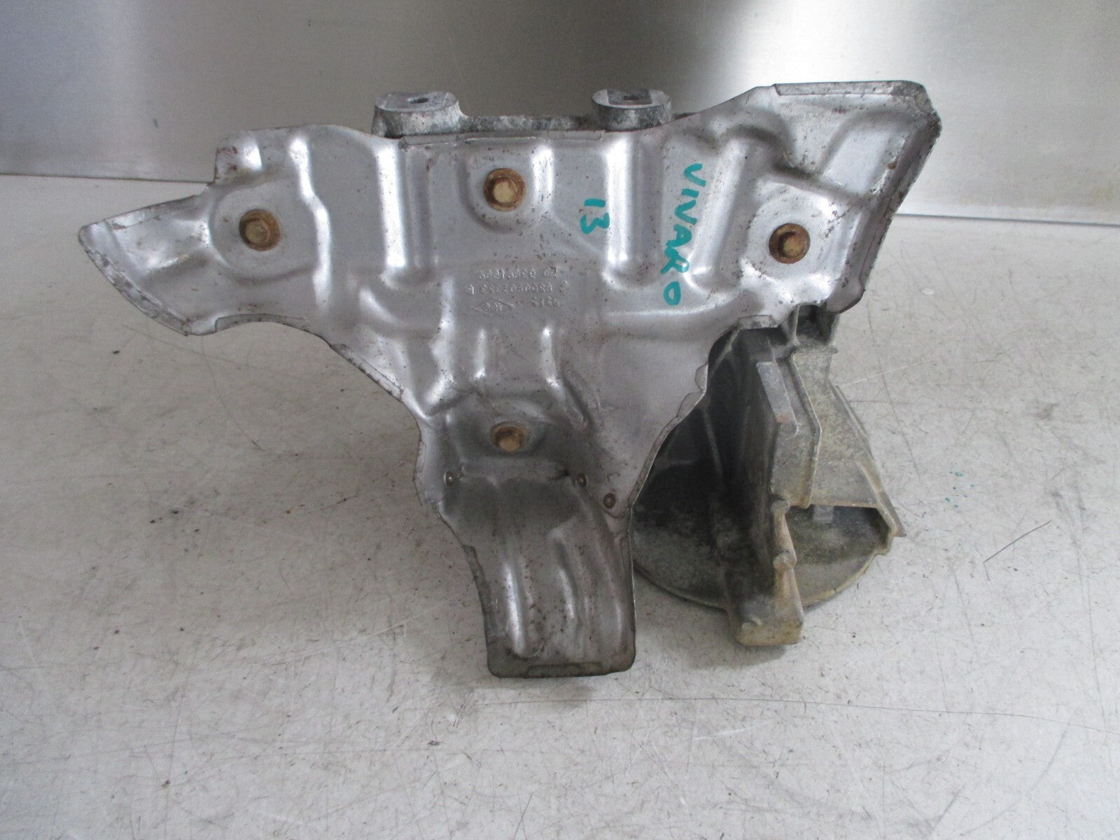 2013 VAUXHALL VIVARO ENGINE MOUNT BRACKET 8200798760