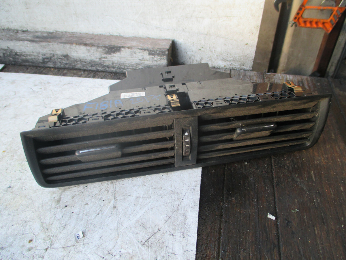 SKODA FABIA 2017 MK3 CENTRE DASHBOARD AIR VENTS 6V0820951C