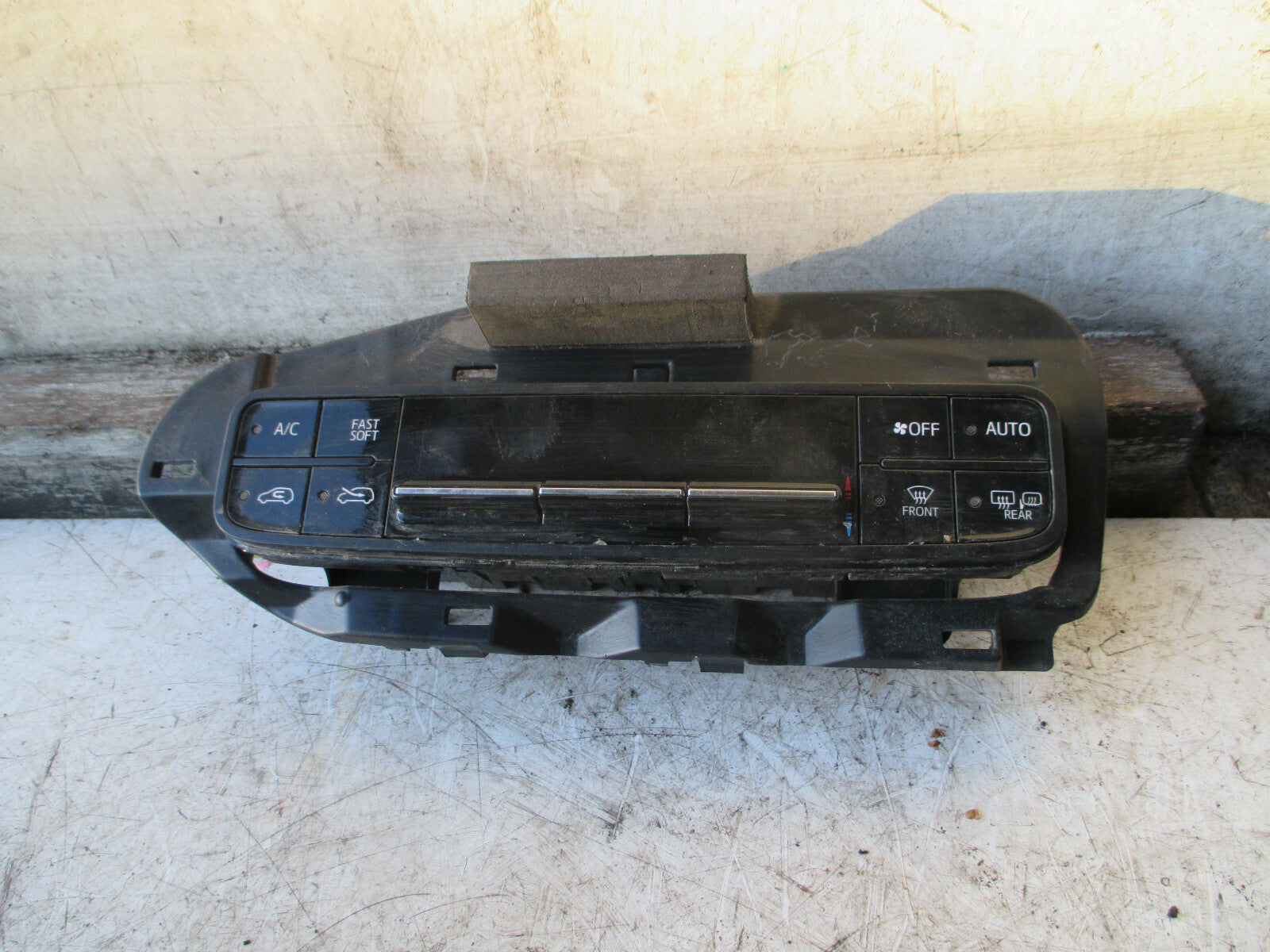 TOYOTA AURIS 2018 MK2 HEATER AC CLIMATE CONTROL SWITCH PANEL 5546802040