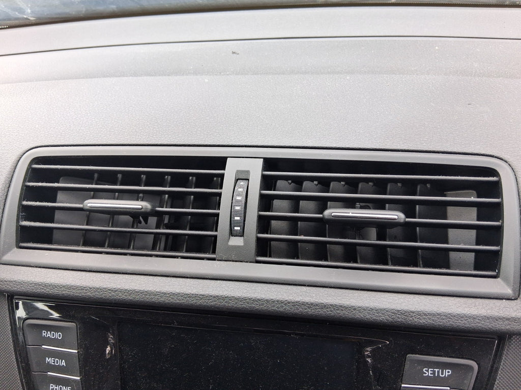 2020 SKODA FABIA MK3 NJ HATCHBACK FRONT DASHBOARD BOTH CENTRE AIR VENTS