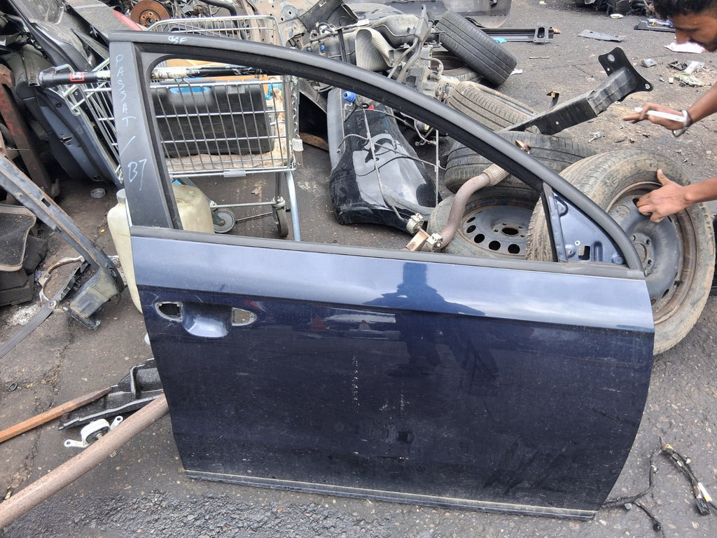 2014 VW VOLKSWAGEN PASSAT B7 SALOON OSF DRIVER SIDE FRONT RIGHT BARE DOOR BLUE