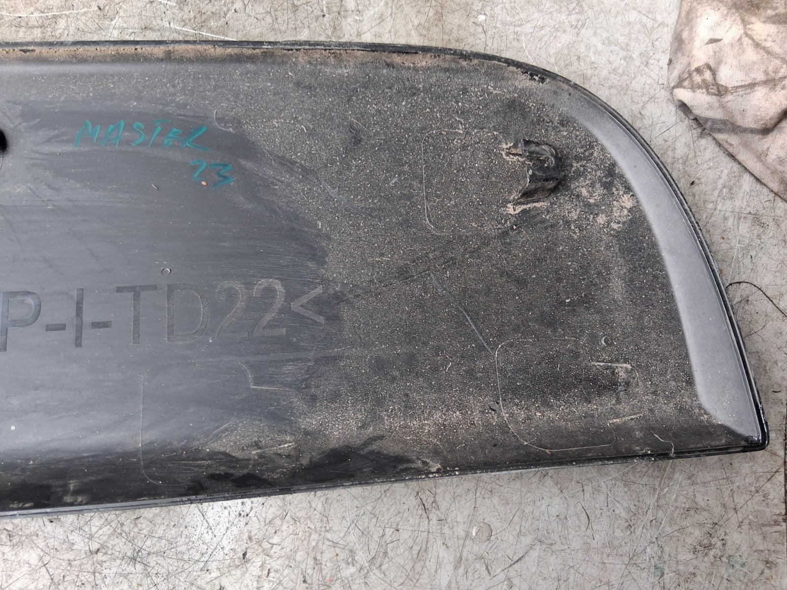 2023 RENAULT MASTER MK3 OSR DRIVER SIDE REAR RIGHT DOOR TRIM MOULDING 908520001R