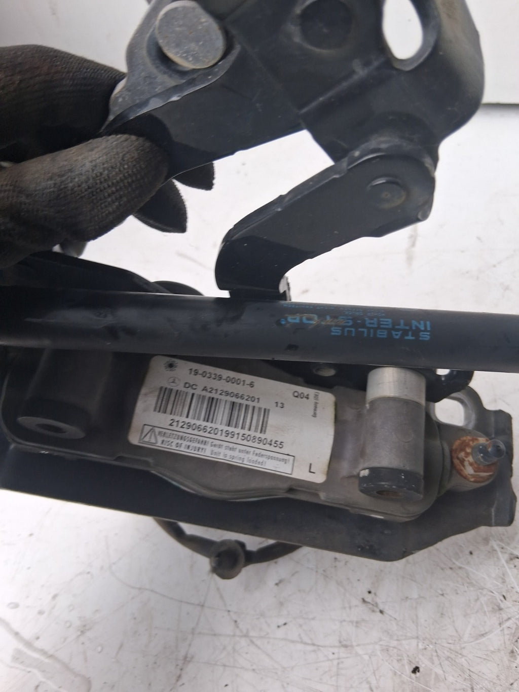 2015 MERCEDES BENZ W204 C CLASS NS PASSENGER SIDE BONNET ACTUATOR A2129066201