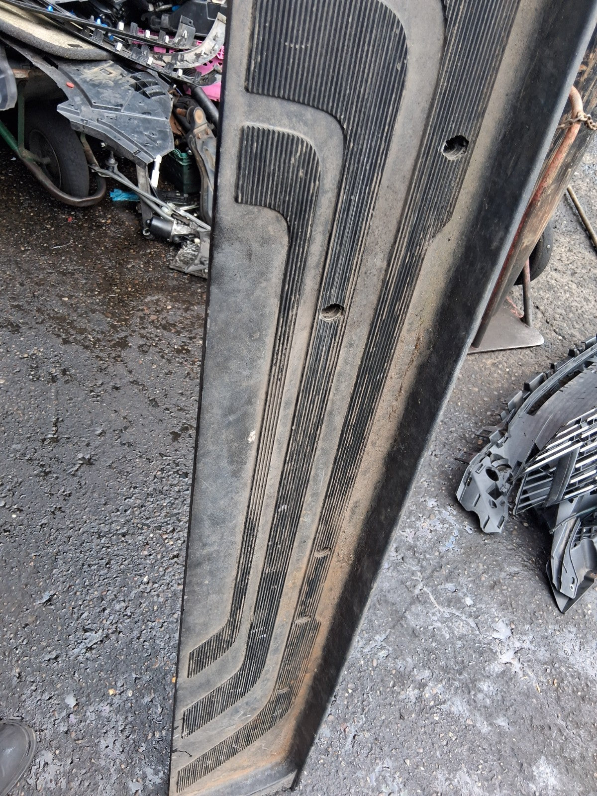 2020 MERCEDES BENZ SPRINTER NS PASSENGER SIDE SLIDING DOOR STEP TRIM A9106860500