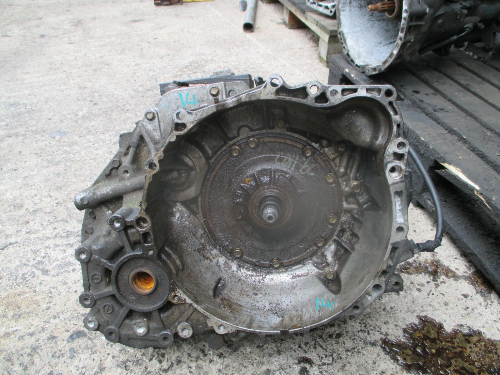VOLVO V40 2004 AUTO GEARBOX TRANSMISSION TORQUE CONVERTER 30681144 30681142 BG14