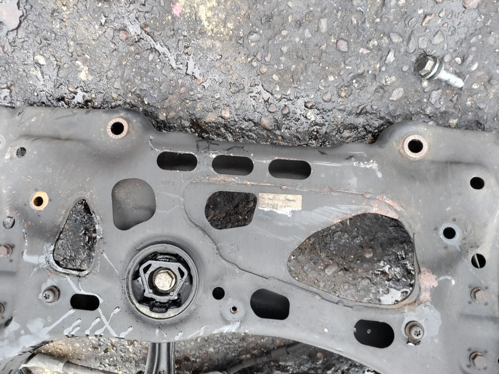 VW VOLKSWAGEN GOLF MK7 1.6 DIESEL 2017 FRONT SUBFRAME ANTI ROLL BAR