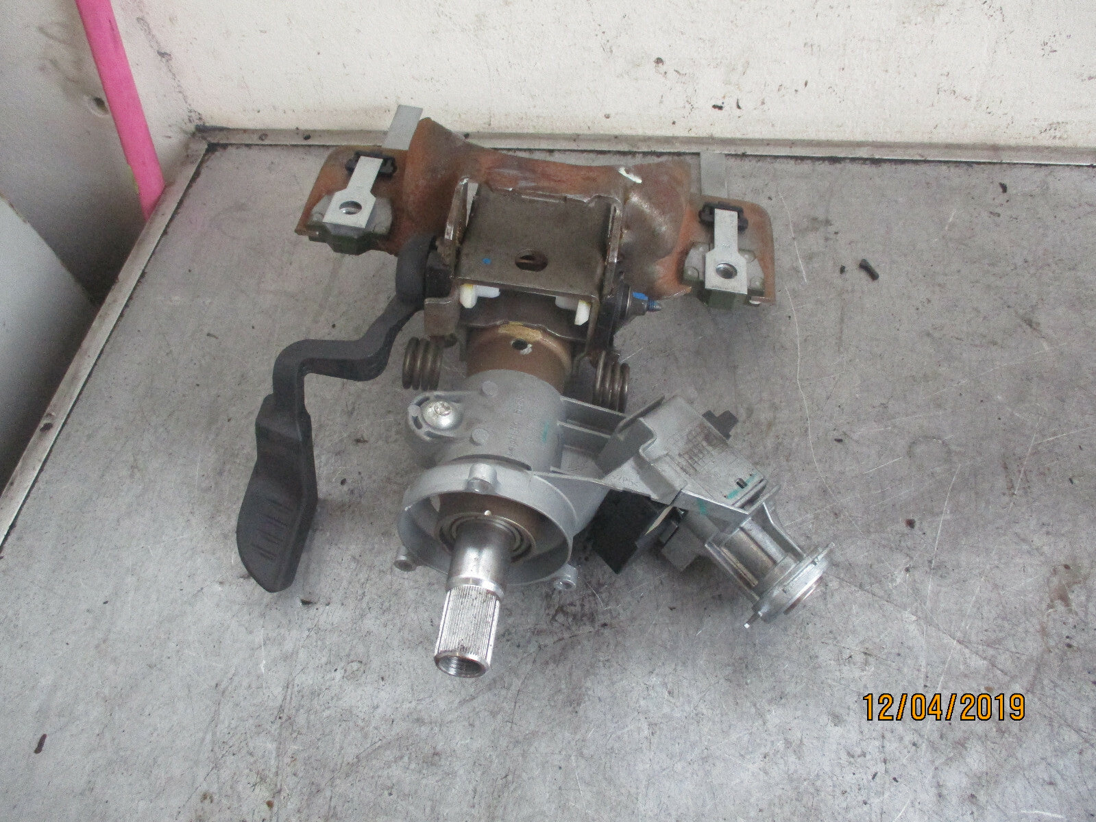 VAUXHALL CORSA D 2009 ADJUSTABLE STEERING COLUMNS WITH KEY BARREL 26108953