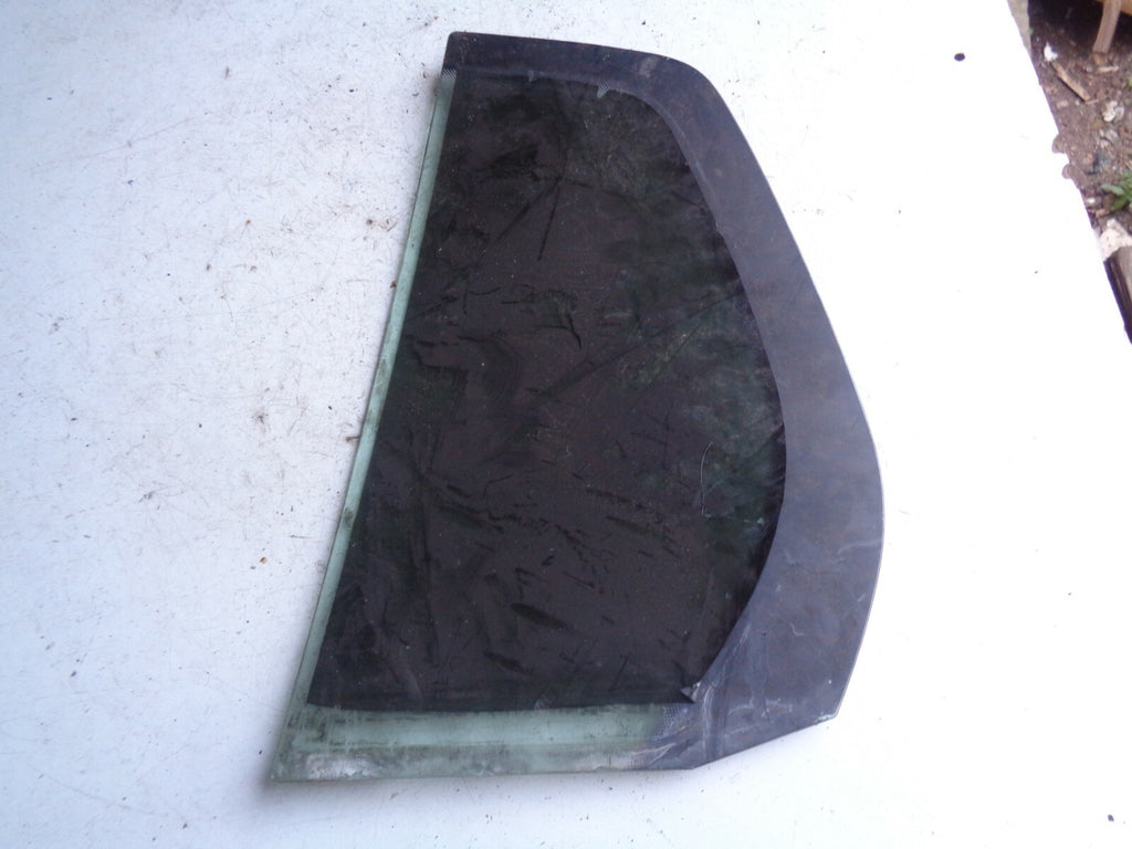 VW VOLKSWAGEN GOLF MK5 DRIVER SIDE REAR QUARTER GLASS E143R001057