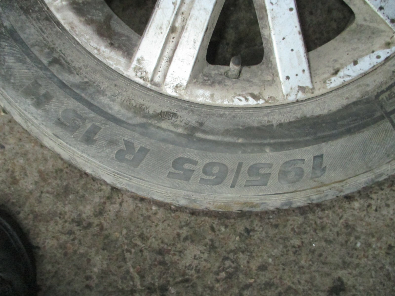 VW VOLKSWAGEN GOLF MK6 2011 15 INCH ALLOY WHEEL WITH TYRE 195/65R15 REF 1