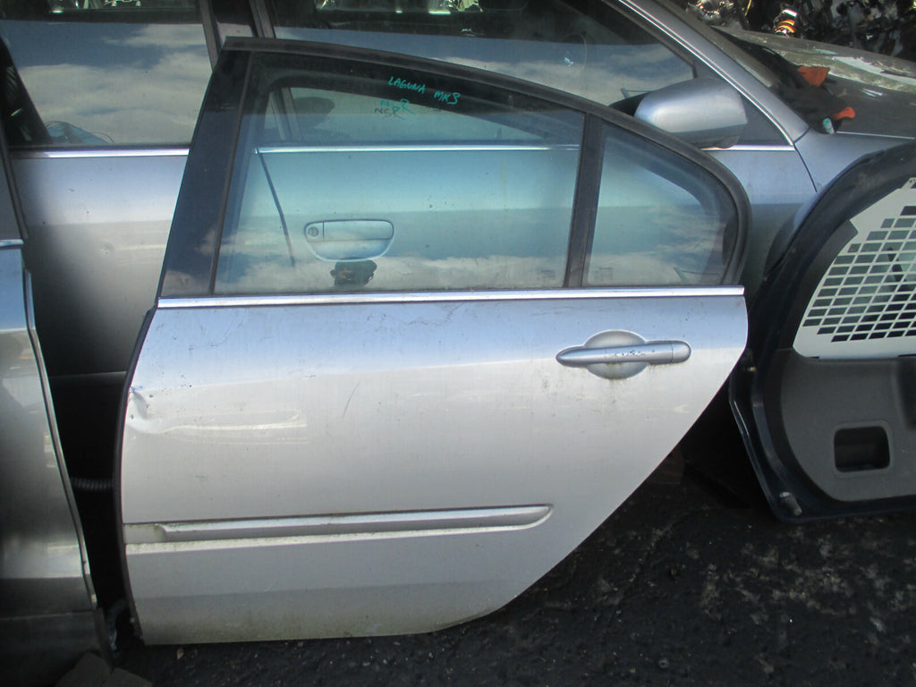 RENAULT LAGUNA MK3 2008 NSR PASSENGER SIDE REAR COMPLETE DOOR SILVER