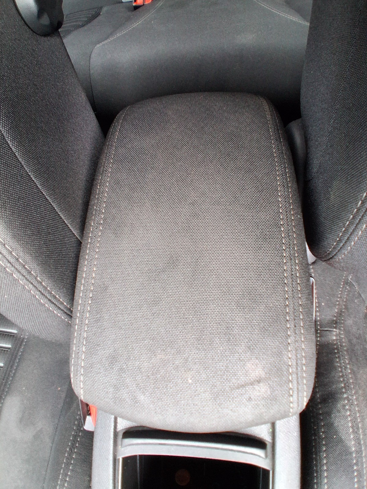 2014 PEUGEOT 308 MK2 CENTRE CONSOLE MIDDLE ARMREST FABRIC