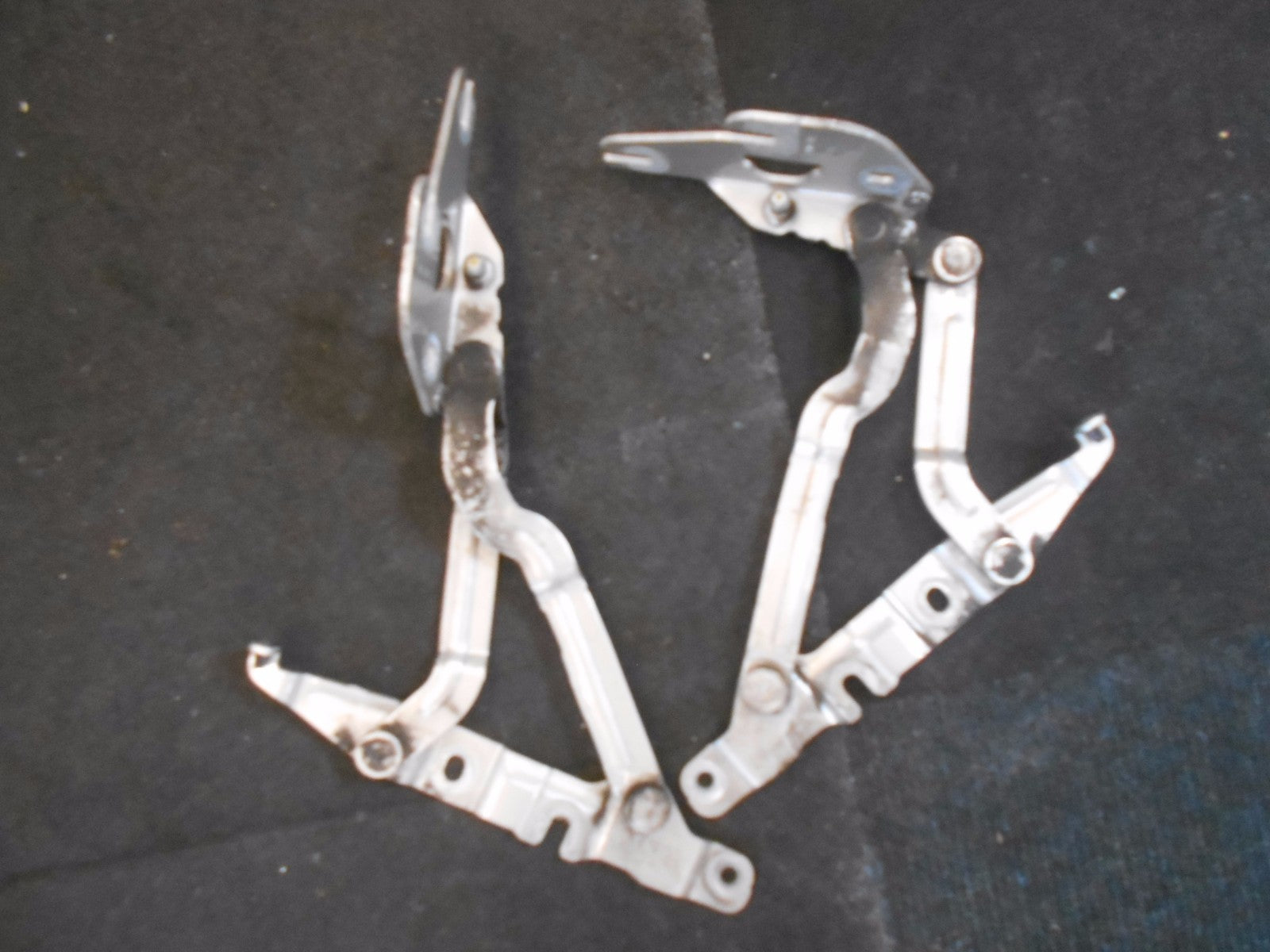 AUDI A6 4B SALOON 2003 BOOT TAILGATE HATCH HINGES 4B5327301F 4B5327302F LY1X