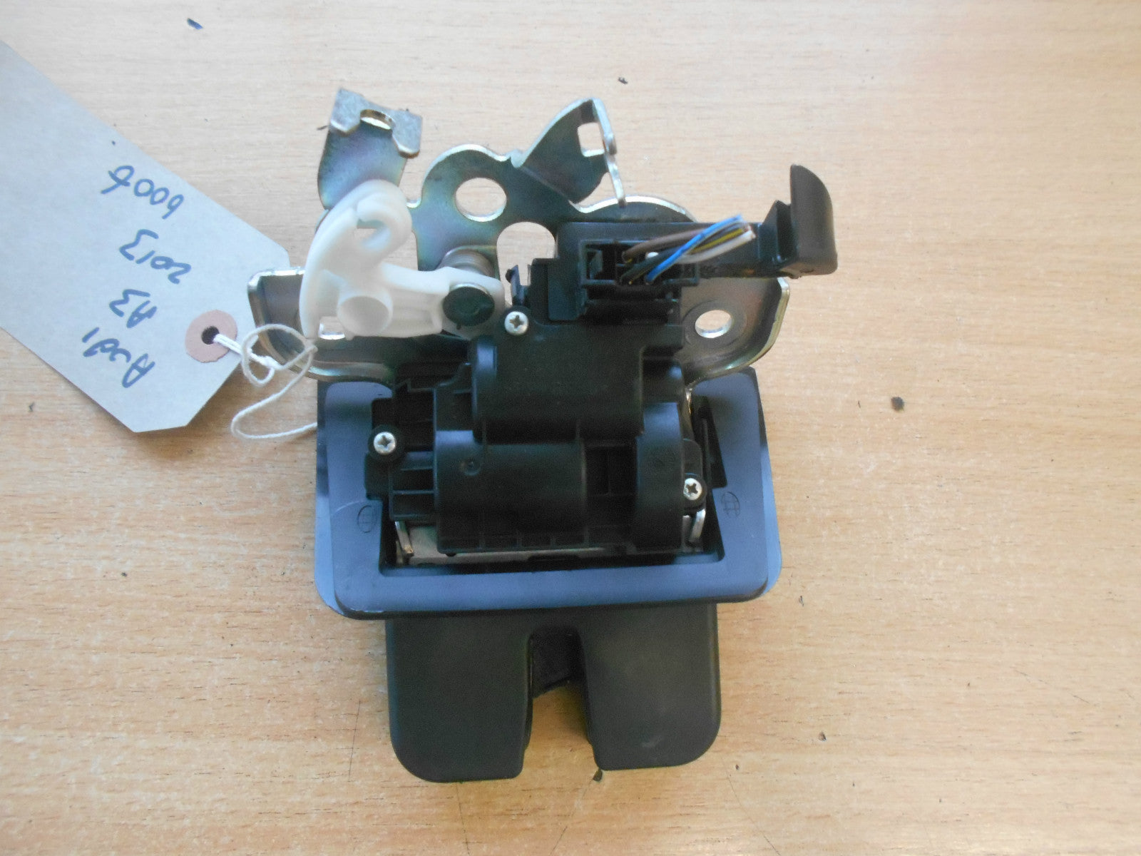 AUDI A3 8V 2013 BOOTLID BOOT TAILGATE LOCK CATCH MECH 8R0827505