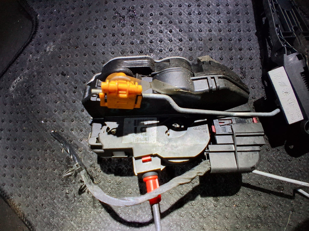 2018 VAUXHALL ZAFIRA C OSR DRIVER SIDE REAR RIGHT DOOR LOCK MECHANISM 13579556