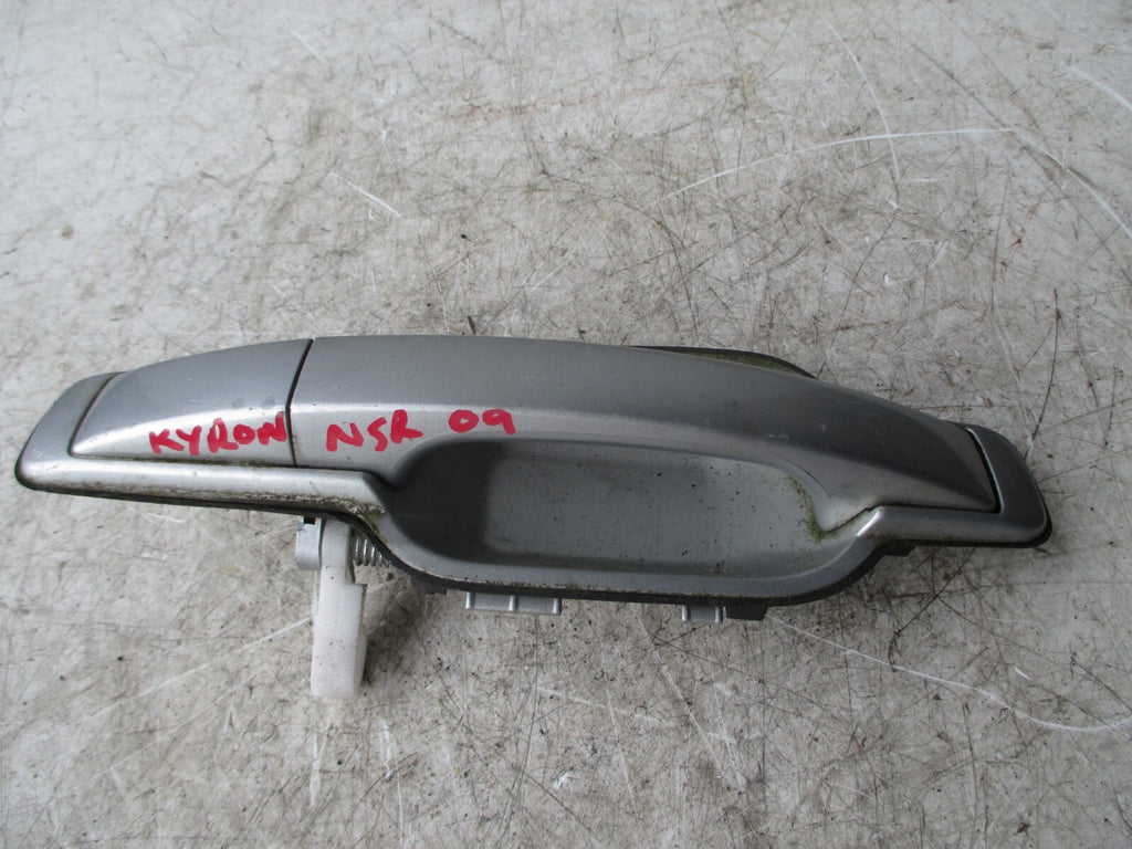 SSANGYONG KYRON 2009 2.0 DIESEL NSR PASSENGER SIDE EXTERIOR HANDLE 7344031000