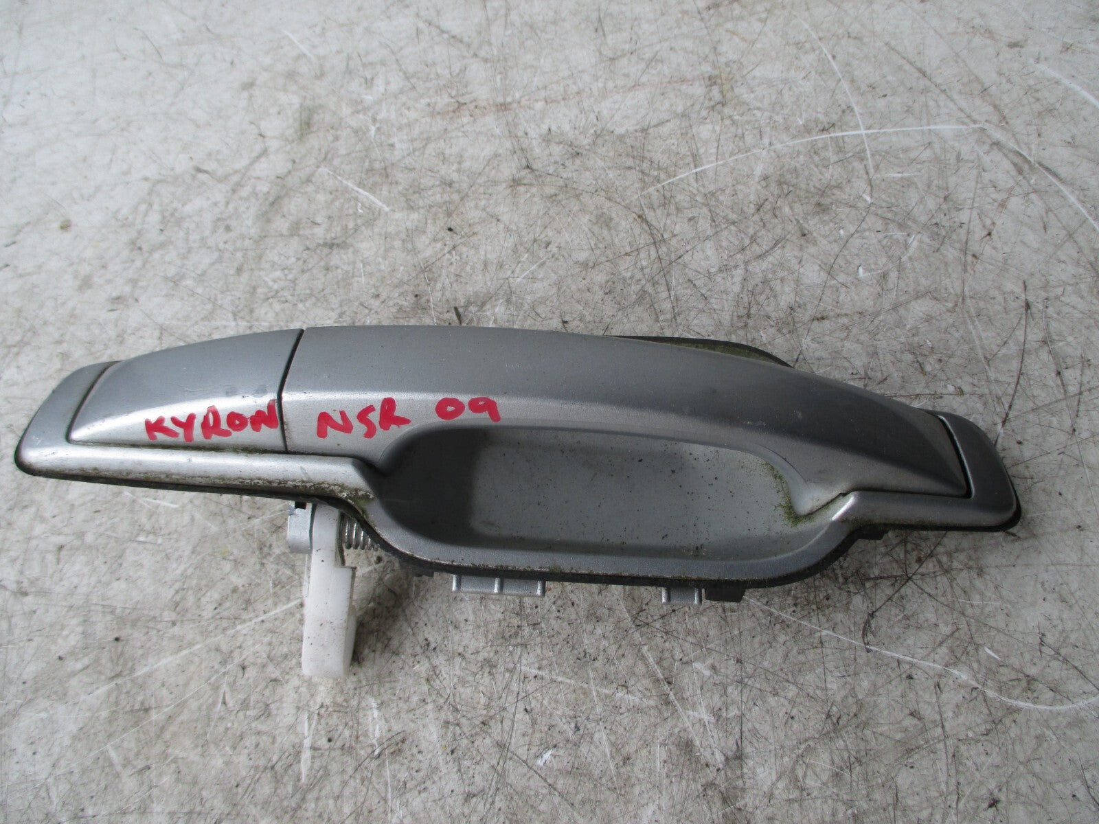 SSANGYONG KYRON 2009 2.0 DIESEL NSR PASSENGER SIDE EXTERIOR HANDLE 7344031000