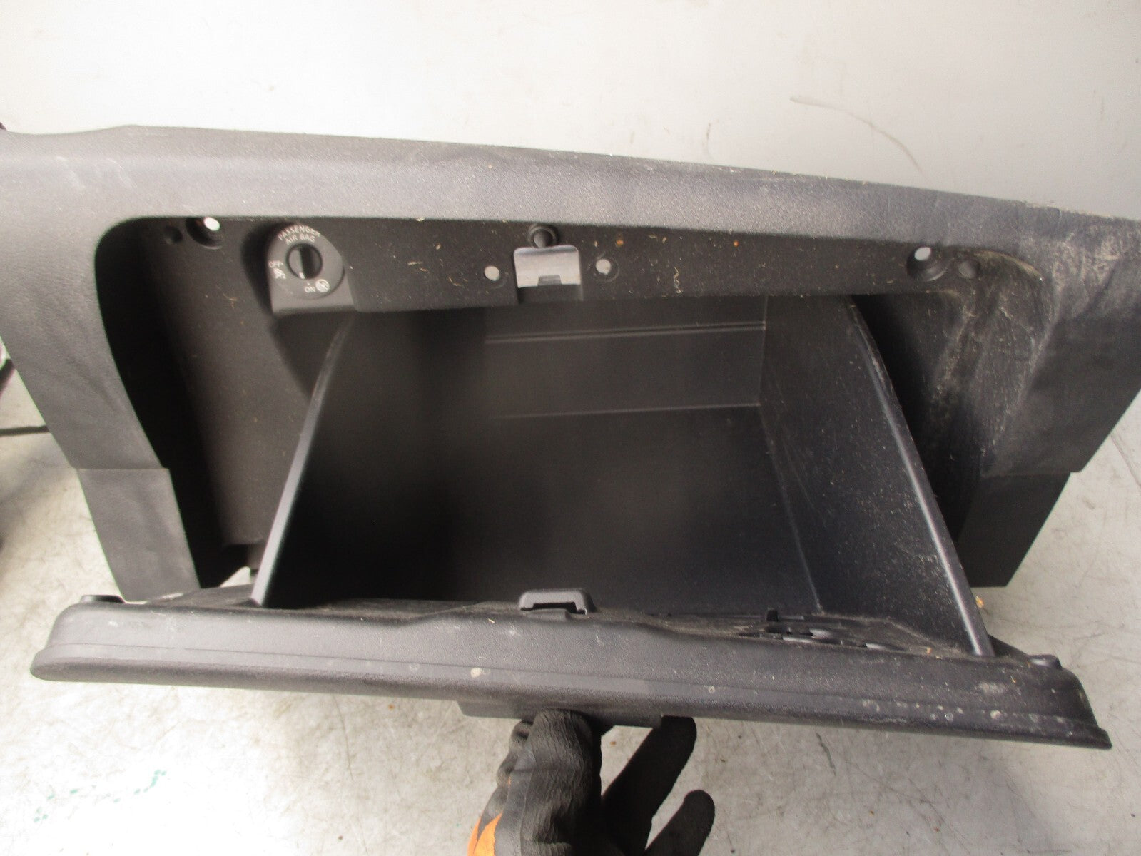 2019 NISSAN MICRA K14 MK5 GLOVEBOX COMPARTMENT BOX 685105FF1A