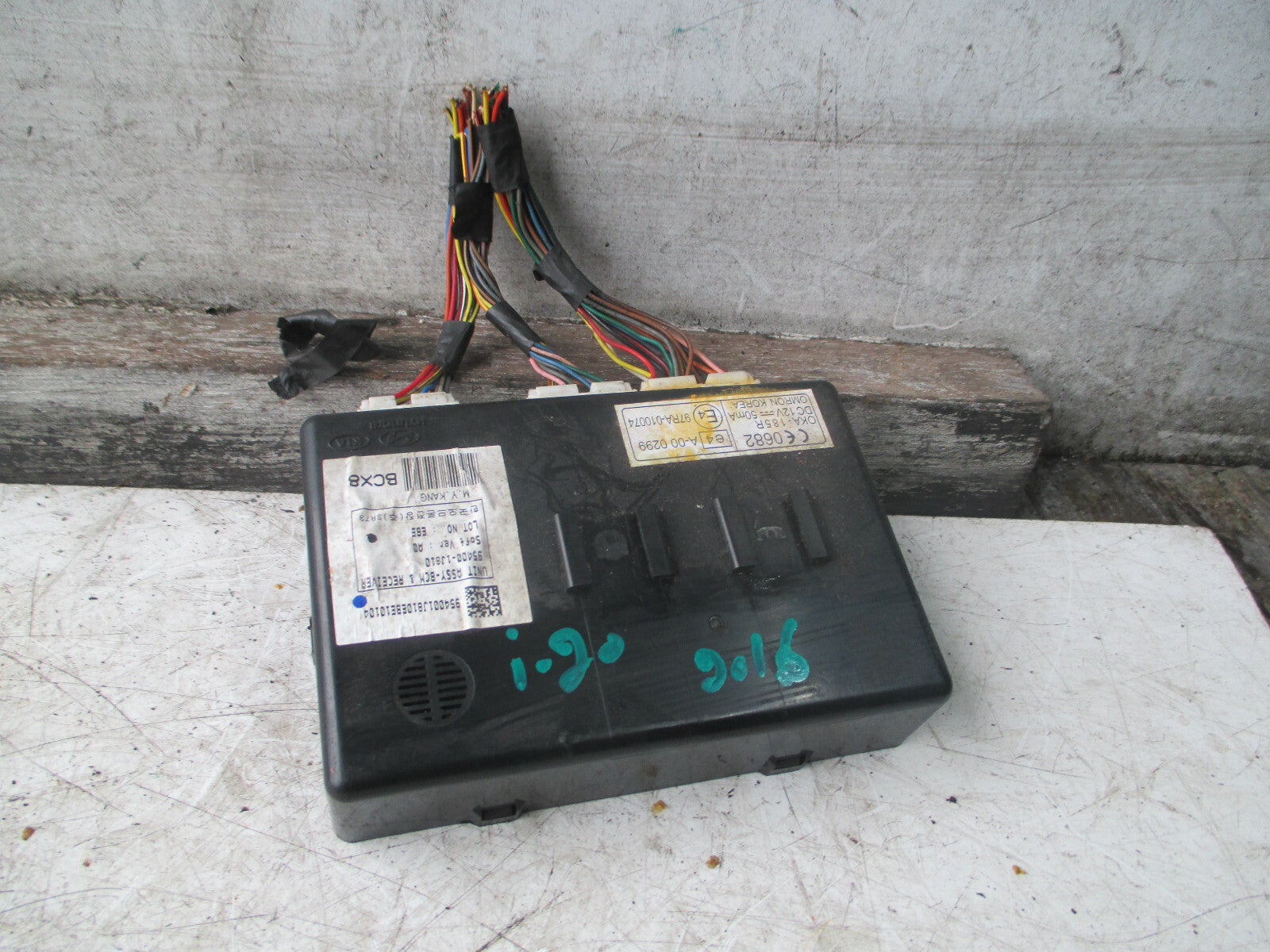 HYUNDAI I20 MK1 BCM BODY CONTROL MODULE UNIT 954001J810