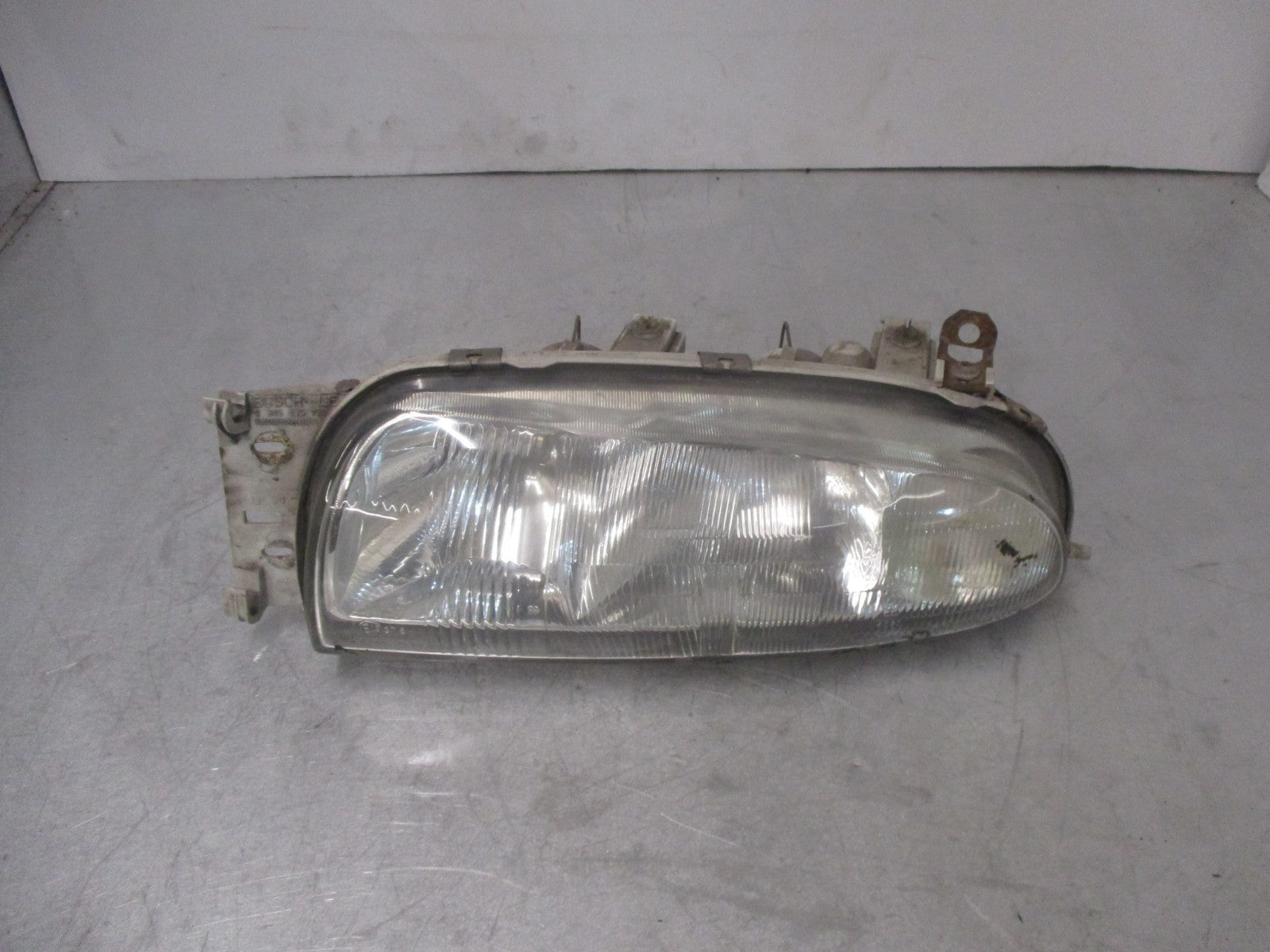 FORD FIESTA MK5 PRE FACELIFT NSF PASSENGER SIDE FRONT HEADLIGHT  0301049601