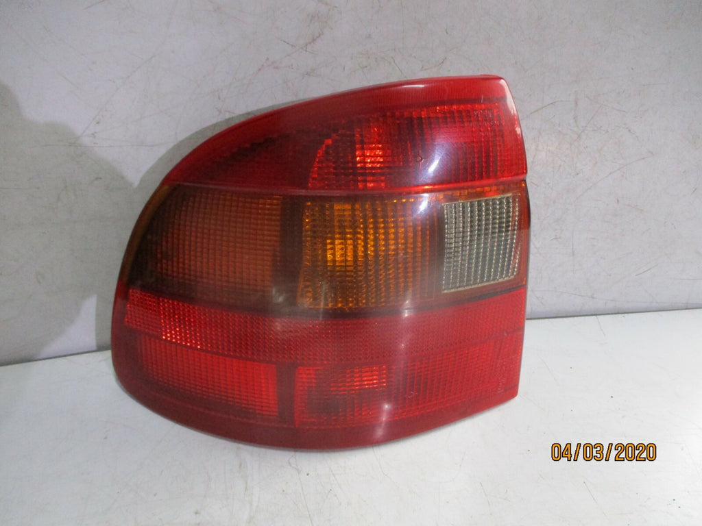 VAUXHALL ASTRA MK3 SALOON 1998 NSR PASSENGER SIDE REAR BRAKE TAIL LIGHT  5005