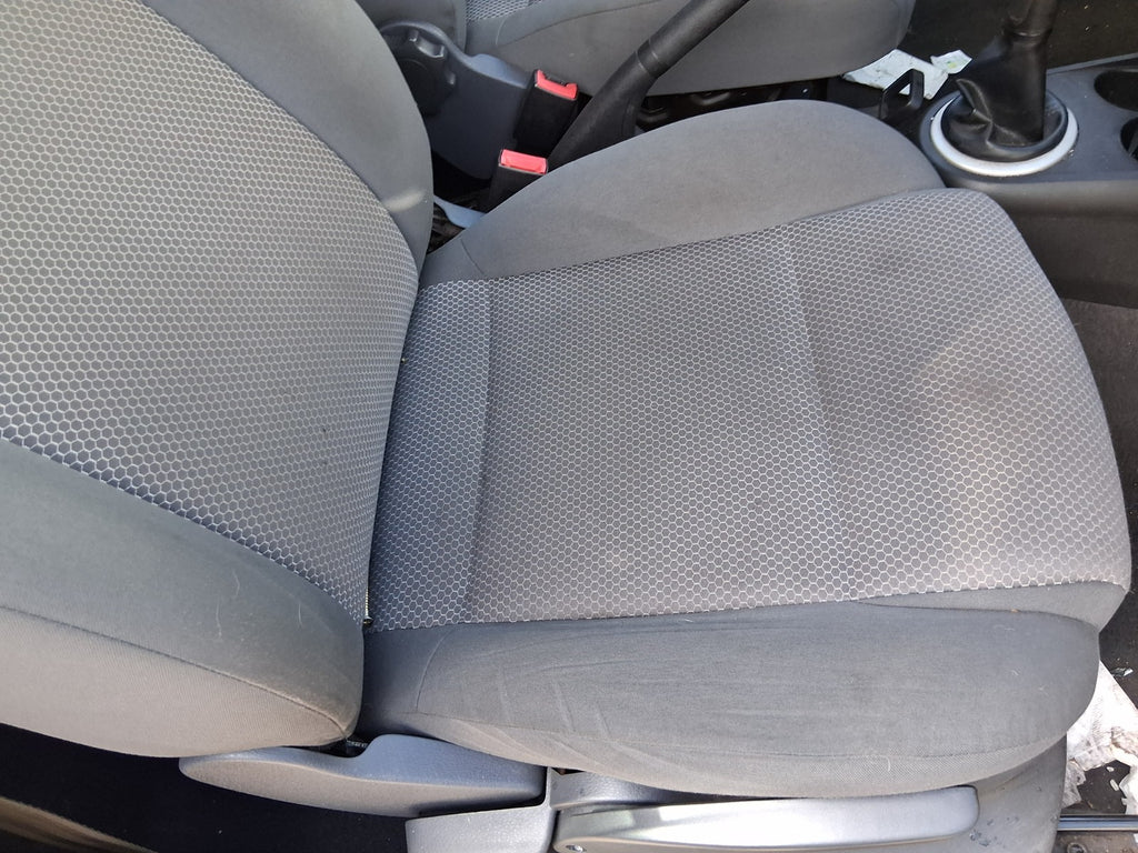 2011 VW VOLKSWAGEN FOX 3 DOOR OSF DRIVER SIDE FRONT RIGHT COMPLETE SEAT FABRIC