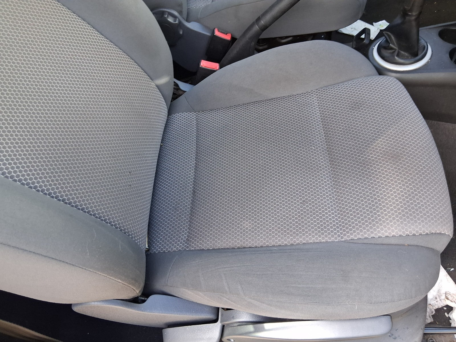 2011 VW VOLKSWAGEN FOX 3 DOOR OSF DRIVER SIDE FRONT RIGHT COMPLETE SEAT FABRIC