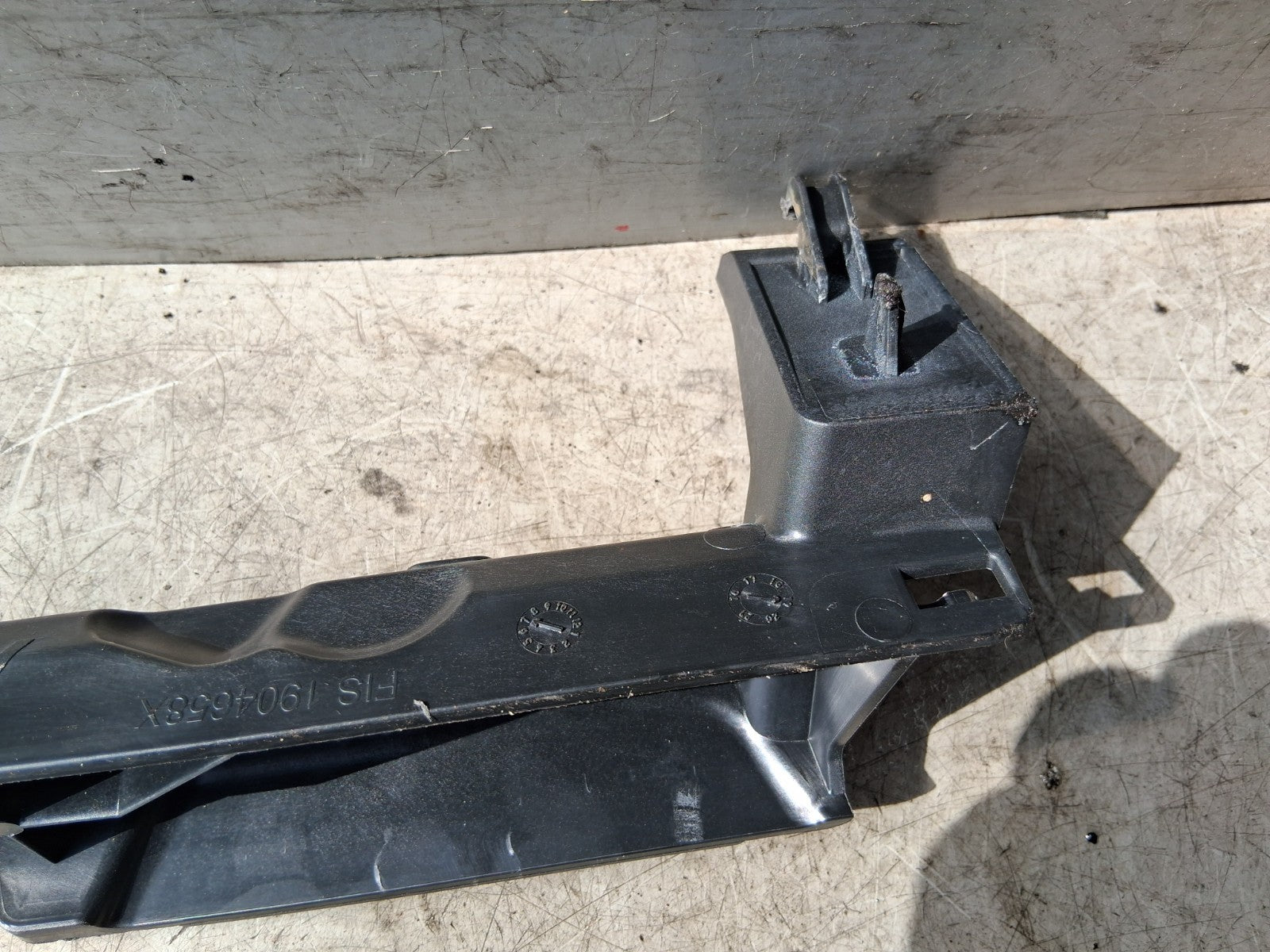 2019 PEUGEOT 5008 MK2 NSR REAR PASSENGER SIDE DOOR CARD BRACKET 9814467380