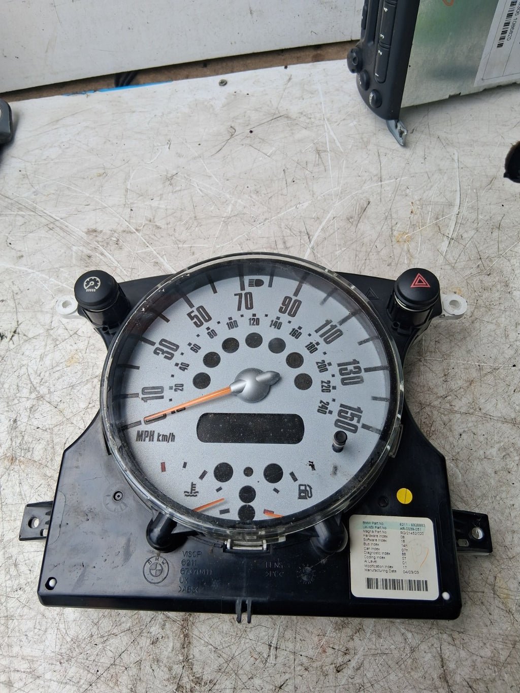 2003 MINI SPEEDOMETER SURROUND TRIM 62116928883