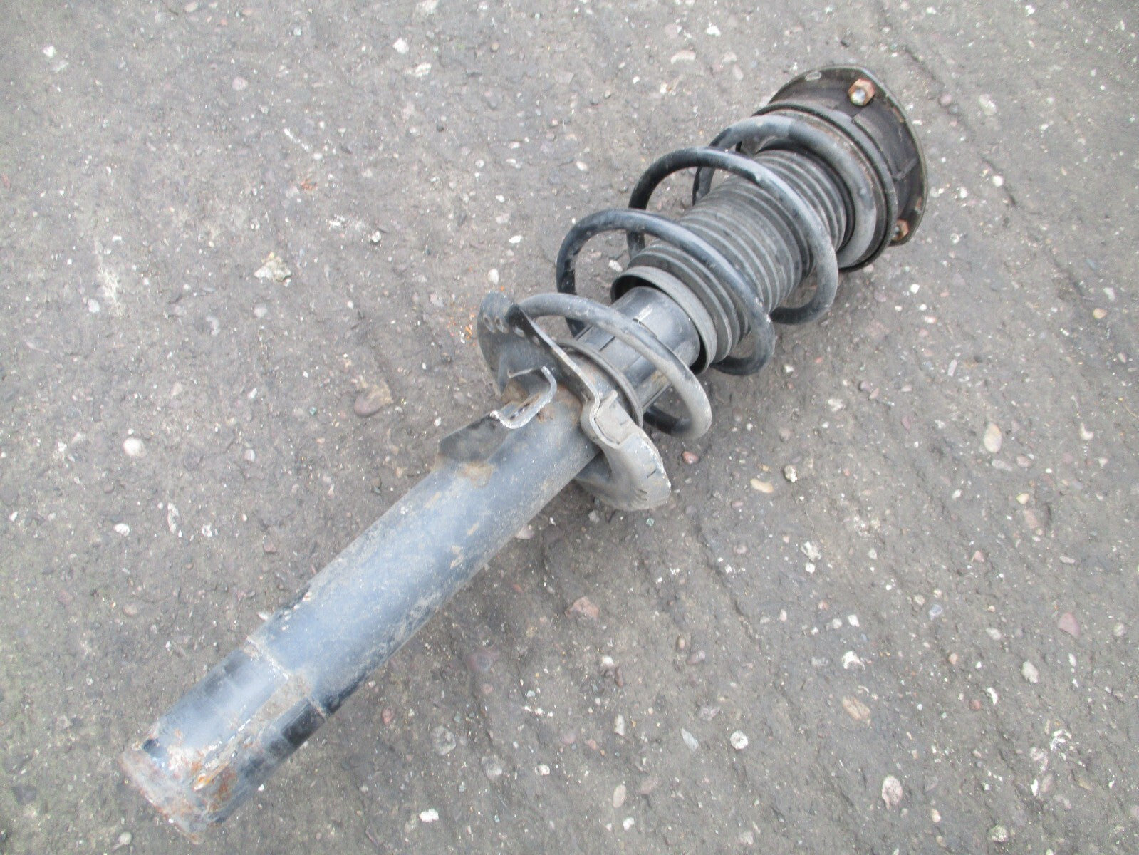 VW VOLKSWAGEN PASSAT B8 2016 NSF PASSENGER SIDE FRONT SHOCK ABSORBER 3Q0413031BN