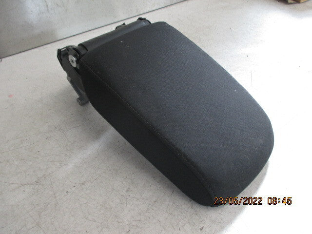 VW VOLKSWAGEN GOLF MK7 2018 CENTRE CONSOLE FABRIC ARMREST