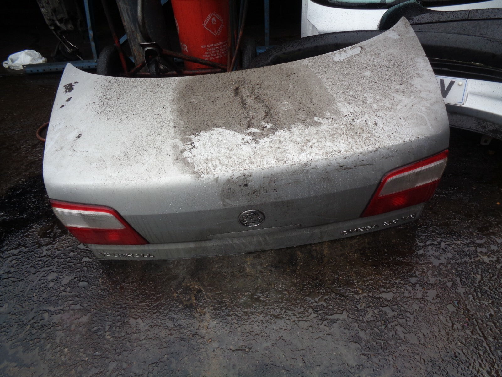 VAUXHALL OMEGA B 2005 SALOON COMPLETE TAILGATE BOOTLID SILVER