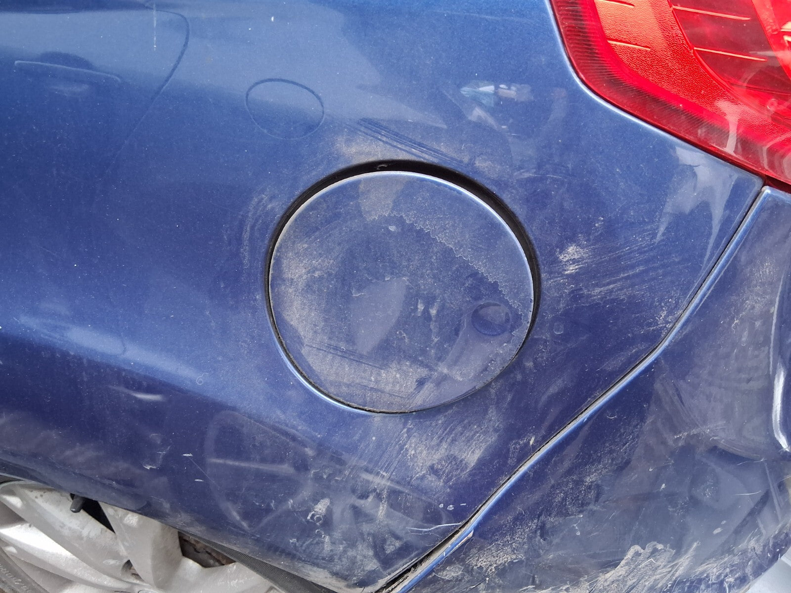 2010 FORD FIESTA MK7 FUEL FLAP LID COVER OCEAN BLUE