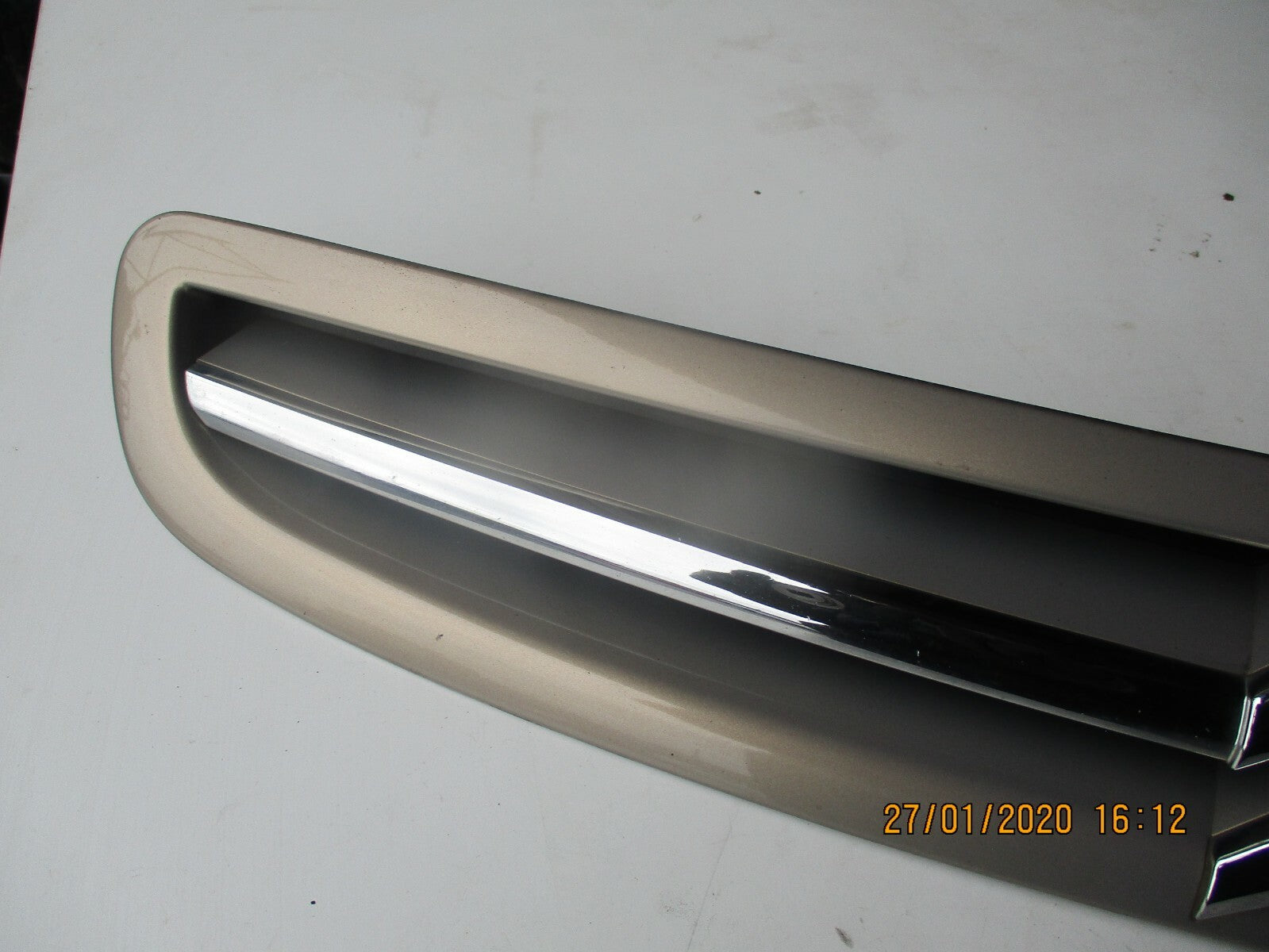 CITROEN XSARA PICASSO 2006 FRONT CENTRAL GRILL GRILLE BADGE BEIGE 9650059377
