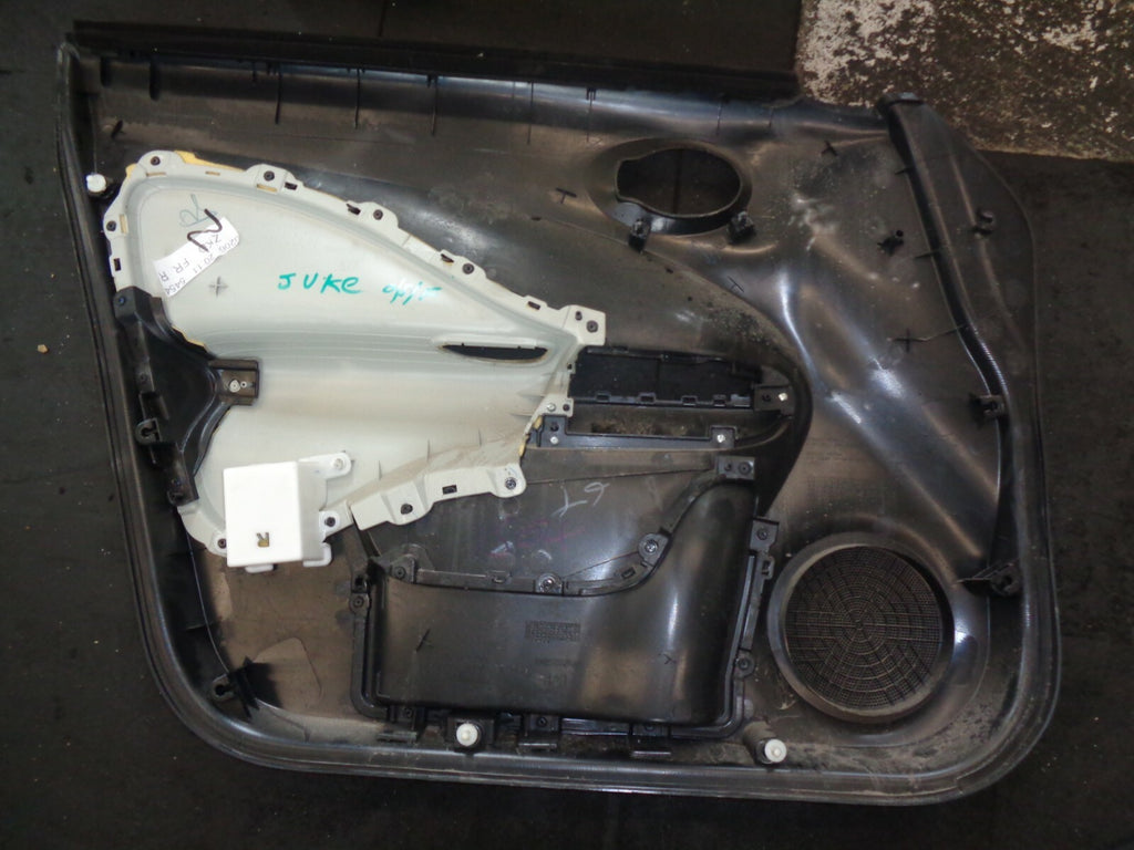 NISSAN JUKE 2015 OSF DRIVER SIDE FRONT DOOR CARD 809101KBOA