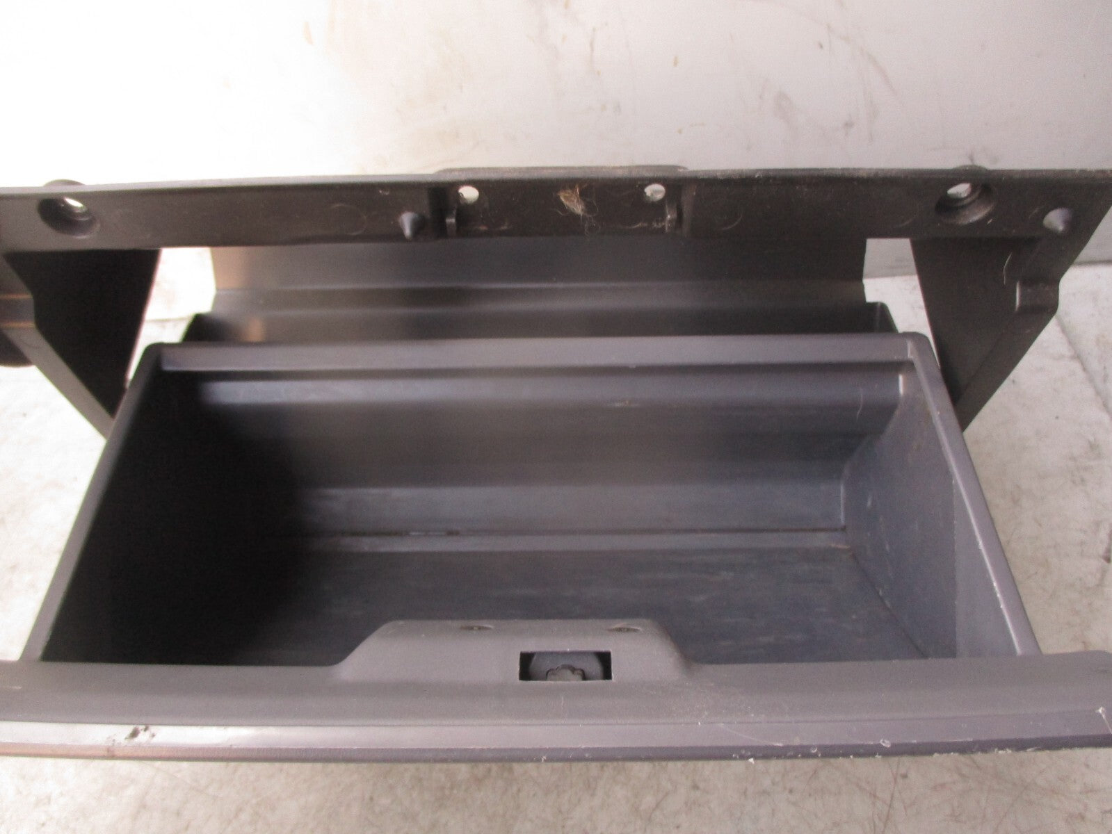 2002 NISSAN NAVARA D22 STORAGE GLOVE BOX COMPARTMENT 68520VJ200