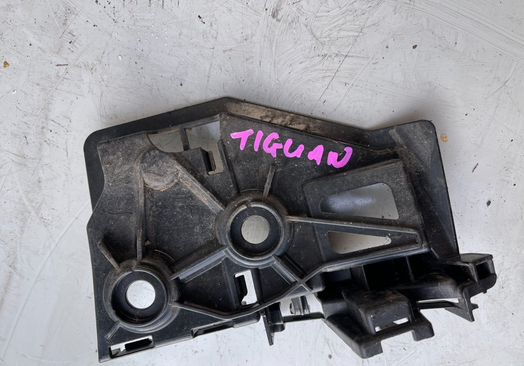 VW VOLKSWAGEN TIGUAN REAR DRIVERS SIDE BUMPER BRACKET 5NA807394A